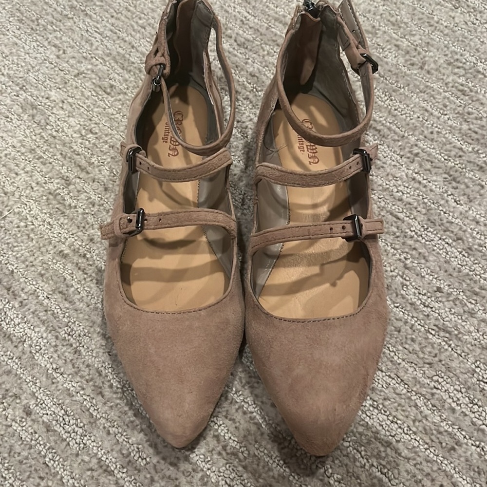 Crown Vintage flats